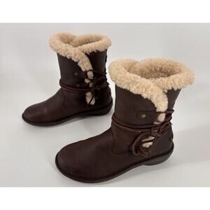 UGG Australia Women's Akadia Brown Leather Boots Size 9 US Winter Outdoor MINT!